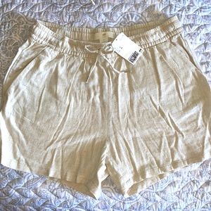 NWT H&M Size 8 cream colored 100% cotton shorts. 3.5” inseam